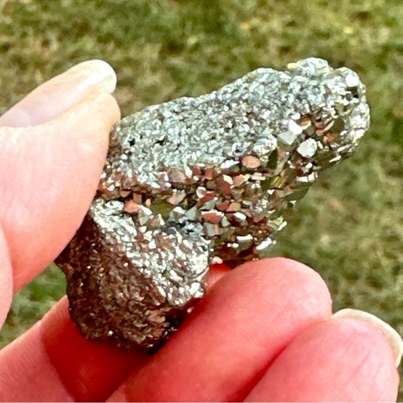 Genuine 239.00 Cts Pyrite Druzy - Picture 8 of 16